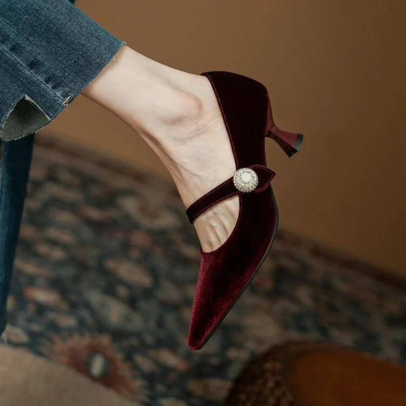 Scarpe Mary Jane a punta rosso - Womens Heels recensione e prezzo